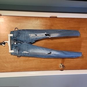 Skinny jeans distressed